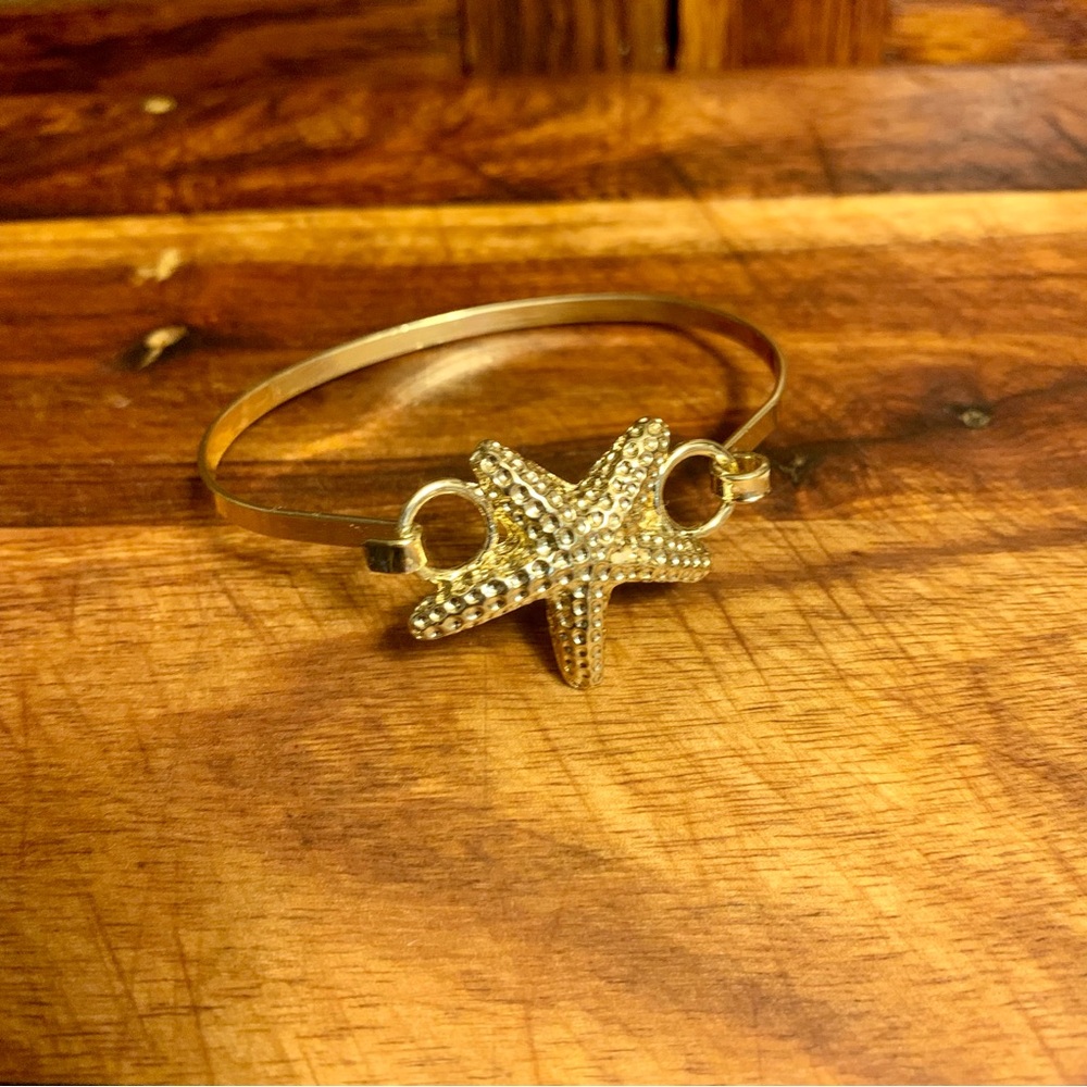 Starfish Hook Closure Bangle for Women